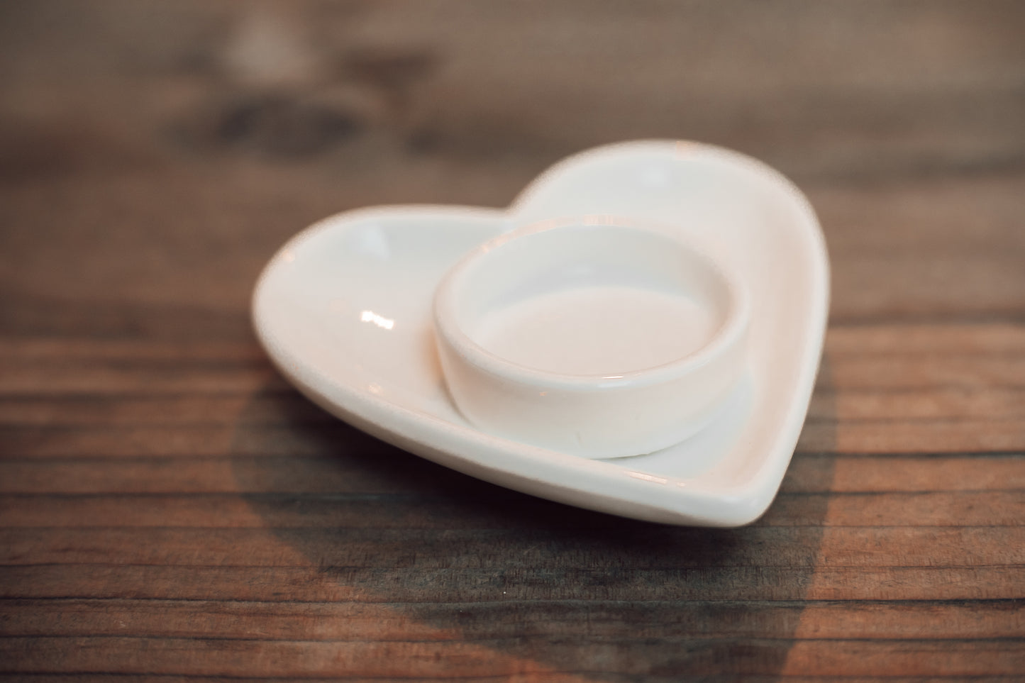 Small white heart t-light holder