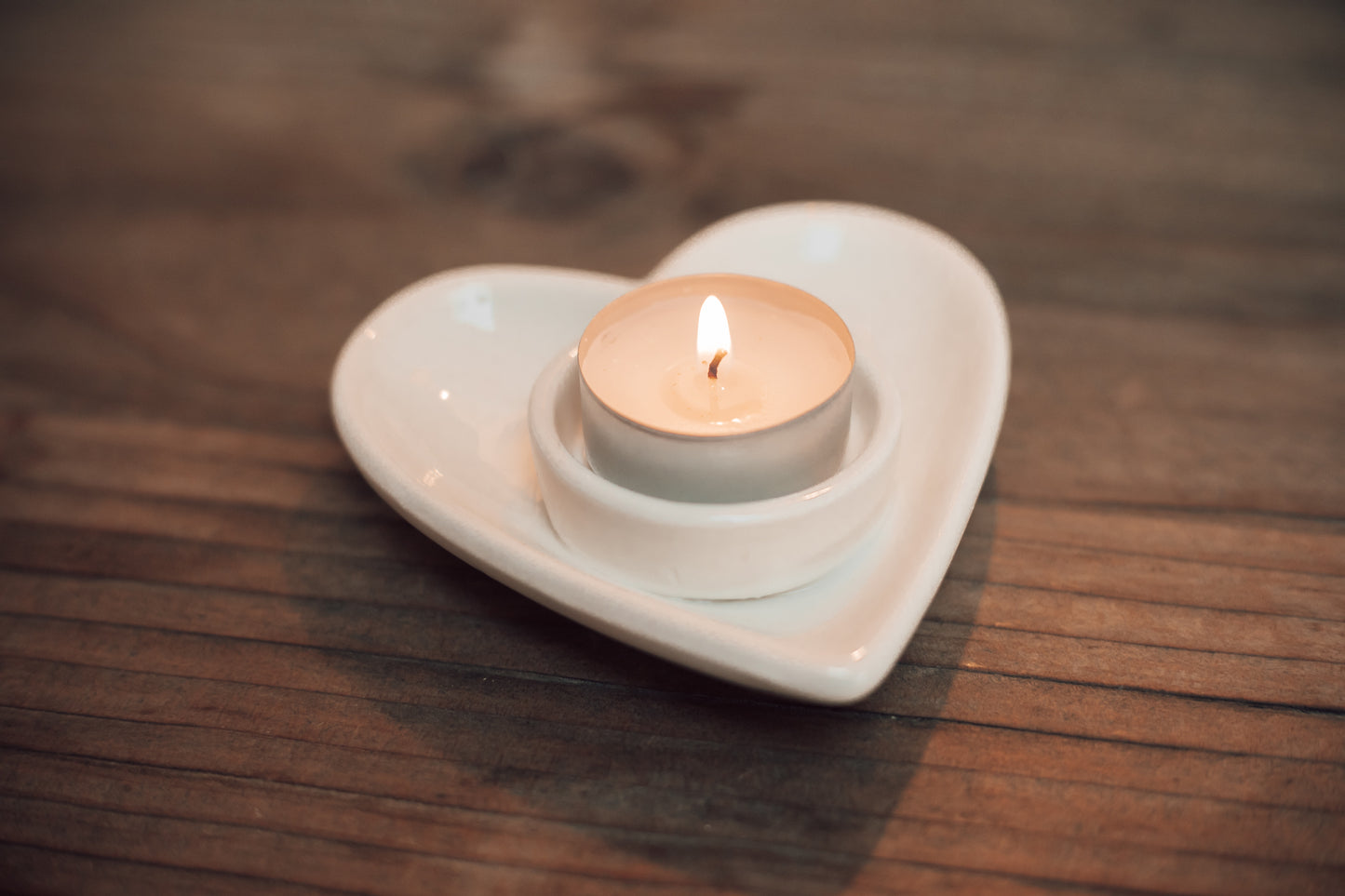 Small white heart t-light holder