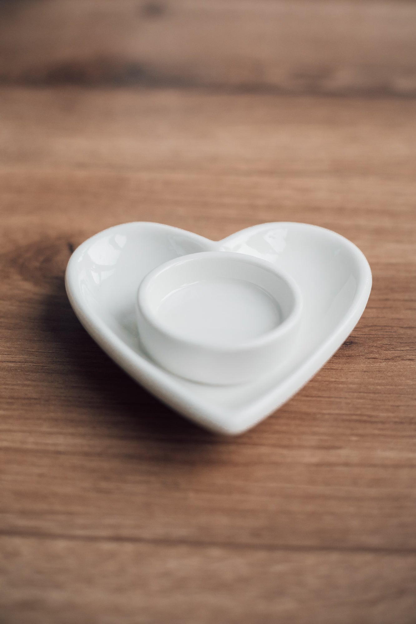 Small white heart t-light holder